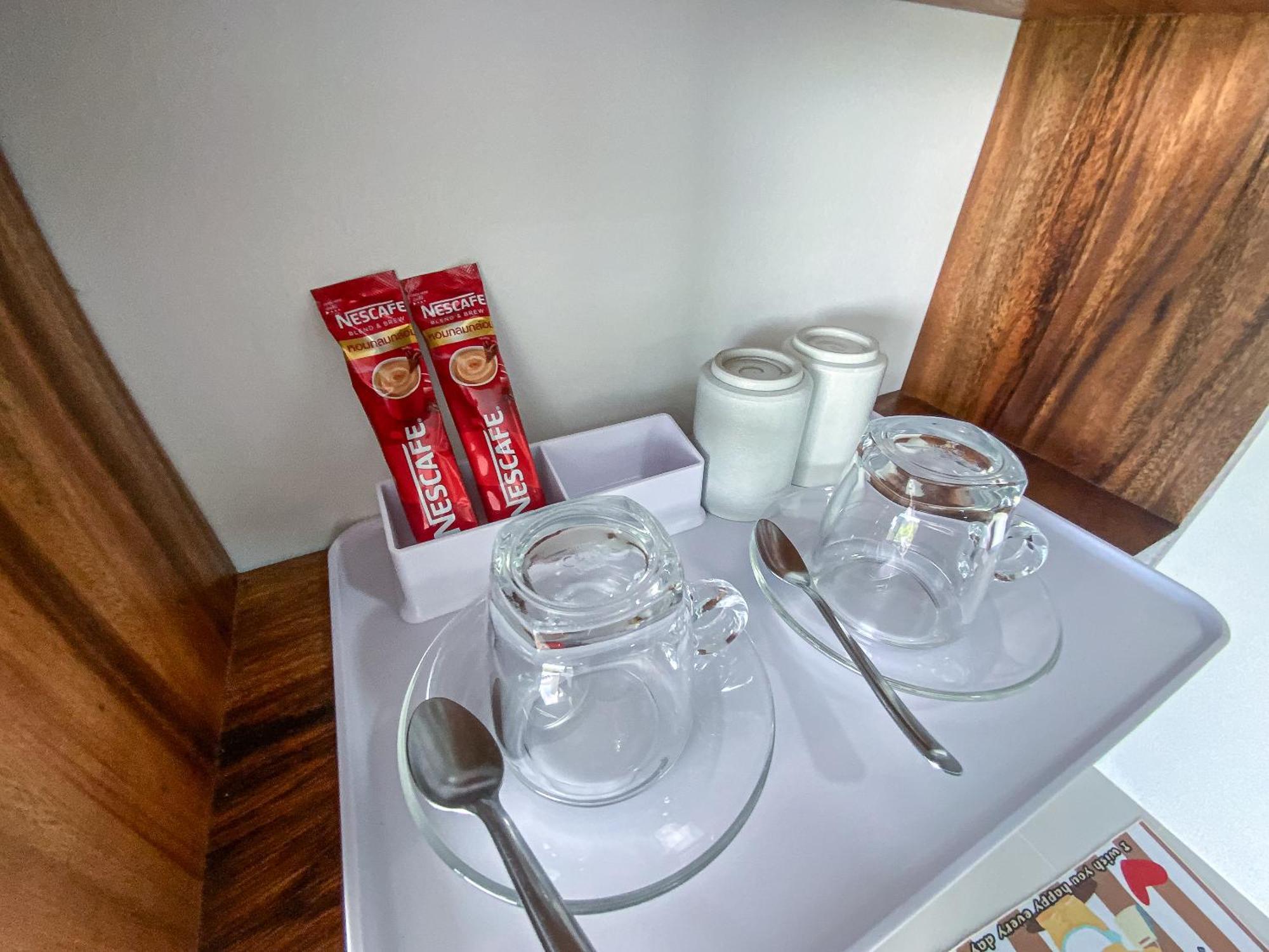 Samet Nangshe Goodview Hotel Takua Thung Eksteriør billede