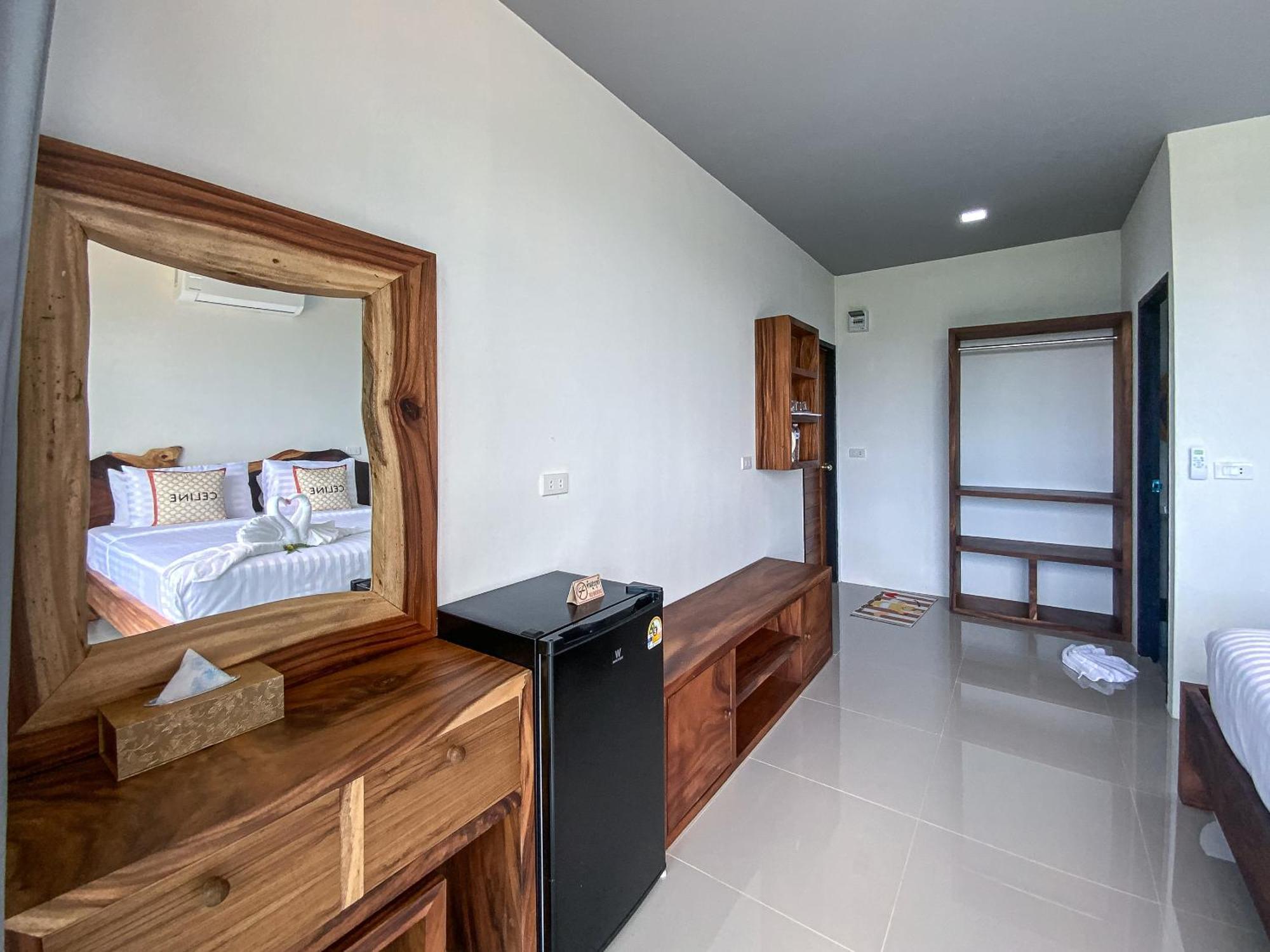 Samet Nangshe Goodview Hotel Takua Thung Eksteriør billede