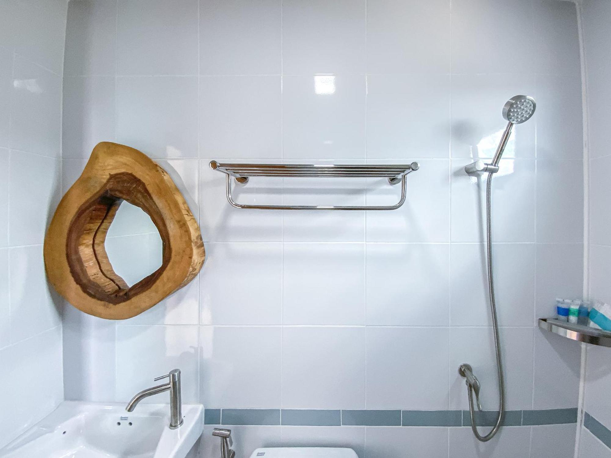 Samet Nangshe Goodview Hotel Takua Thung Eksteriør billede